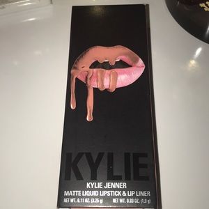 Kylie Cosmetics Lip Kit in shade Kylie